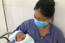 Ly kỳ ca phẫu thuật bóc u xơ nặng 0,5 kg kết hợp mổ lấy thai thành công