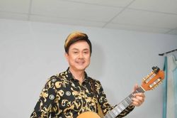 Những bản cover ngộ nghĩnh triệu view của nghệ sĩ Chí Tài, đặc biệt nhất có lẽ là Em Gì Ơi
