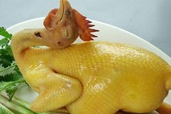 Bí quyết luộc gà không bị nứt da