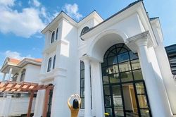 Lệ Quyên sắm biệt thự hoành tráng hậu ly hôn chồng đại gia