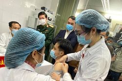 Sáng nay thêm 17 người tiêm thử nghiệm vắc-xin ngừa COVID-19 'made in Việt Nam'