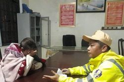 3 chiến sĩ Công an ở Huế cứu cô gái rơi xuống sông trong đêm