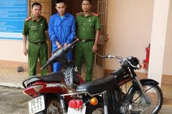 Khống chế tên cướp manh động