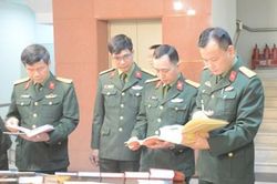 Nhà xuất bản Quân đội nhân dân giới thiệu sách và gặp mặt cộng tác viên