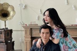 Lệ Quyên khoe sắm xế hộp hơn 5 tỷ, Khánh Thi không ngại hôn môi chồng trẻ tại sự kiện