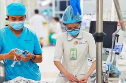 Liên tiếp cứu sống hai bệnh nhi sốc sốt xuất huyết nặng