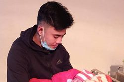 Bé gái khoảng 10 ngày tuổi bị bỏ rơi trong đêm rét cóng