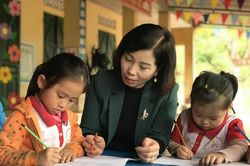 Gần một đời xây trường chuẩn