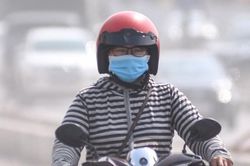 Hà Nội chìm trong bụi bẩn và sương mù