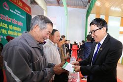 Những món quà Tết mang tâm tình của người cán bộ áo hồng