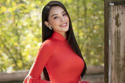 Hoa hậu Tiểu Vy đẹp tinh khôi với áo dài truyền thống