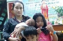Người mẹ trẻ có 3 con nhỏ cần giúp đỡ