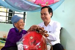 Chăm lo chu đáo Tết cho người có công