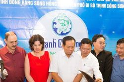 Người nặng lòng với văn hóa ẩm thực Việt và cá Lăng Việt Trì