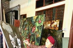 Nữ họa sĩ luôn biết 'đổ lửa' vào tranh