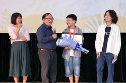 Cao Khải An: Cậu bé rong chơi trong thế giới người già