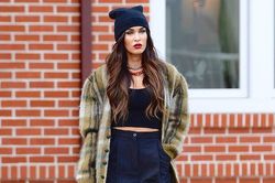 Megan Fox hứng chỉ trích vì không đeo khẩu trang dạo phố