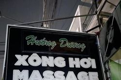 Bắt quả tang 2 cơ sở massage tổ chức nhân viên khỏa thân kích dục cho khách