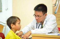 Chú trọng đào tạo thực hành để trở thành bác sĩ thực thụ