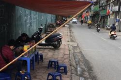 Quán trà đá mở 'chui', hét giá 30 nghìn đồng/cốc