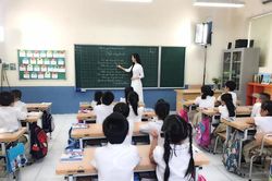 Cơm áo không đùa với nhà giáo