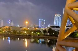 Ngăn cản kịp thời nam thanh niên đòi nhảy sông