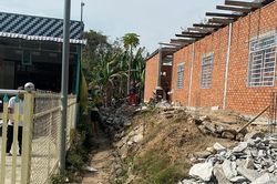 Phát sinh mâu thuẫn từ việc bít lối đi