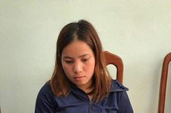 Bắt người phụ nữ giấu ma túy trong nội y