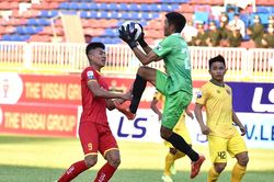 Minh Bình lập siêu phẩm, Công an nhân dân giành 1 điểm trước Đak Lak