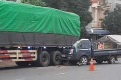 Xe tải đâm xe đầu kéo trên quốc lộ 6 khiến 1 người tử vong
