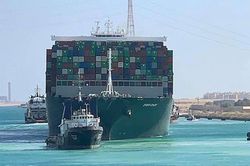 Tàu Ever Given chắn kênh Suez di chuyển trở lại