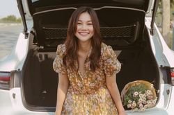 Sao Việt 'bùng nổ' nhan sắc với váy in hoa trong loạt street style