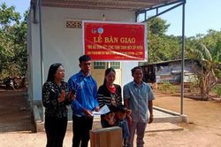 Ia Grai: Bàn giao nhà 'Đại đoàn kết' cho hộ nghèo