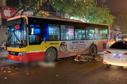 Hà Nội: Nam thanh niên đi xe máy bị xe buýt cán chết thương tâm