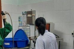 Người phụ nữ bị ho ra máu sau khi ăn hồng xiêm