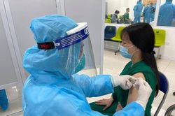 TP.HCM ưu tiên tiêm 2.000 liều vắc xin Covid-19 cho nhân viên sân bay Tân Sơn Nhất