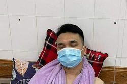 Khắc Việt hủy loạt show diễn vì gãy cổ tay