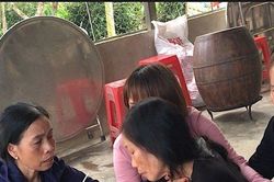 Tiếng khóc xé lòng của người mẹ có 2 con tử vong do tai nạn cùng khung giờ