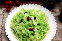Xào bắp cải đừng vội cho vào chảo, làm thêm bước này đảm bảo rau mềm, xanh mướt