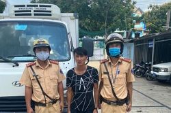 Bắt tài xế cầm kim tiêm định tấn công CSGT