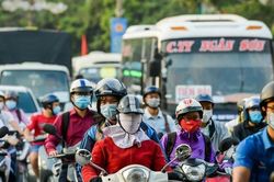 Nghỉ lễ 30/4, 1/5: Cửa ngõ Thủ đô hỗn loạn, ùn tắc kéo dài