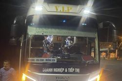CSGT xử phạt xe khách đi Nghệ An chở gần 100 người, sau khi nhận tin báo từ 'đường dây nóng'