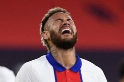 PSG tự bắn vào chân trong cuộc đua vô địch