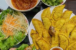 Làm bánh gối vỏ giòn bằng nồi chiên không dầu
