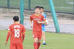Hoàng Đức chấn thương, thầy Park lại đau đầu tuyến giữa