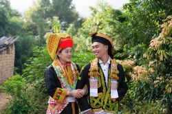 Không được bắn nó!