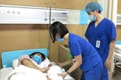 Bệnh viện Sản Nhi Phú Thọ đón em bé đầu tiên ra đời bằng phương pháp thụ tinh trong ống nghiệm