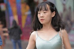 Chuộng phong cách tối giản, cô gái 'lộ hàng' vì chi tiết không ngờ