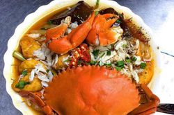 Quán bánh canh cua vỉa hè ngon nức tiếng, bát đắt nhất lên đến 200.000 đồng