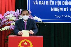 Thủ tướng Chính phủ Phạm Minh Chính bỏ phiếu bầu cử tại TP Cần Thơ